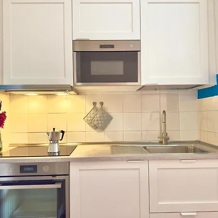 Pool, Parking And Wi-fi In 6 Pax Apartment *