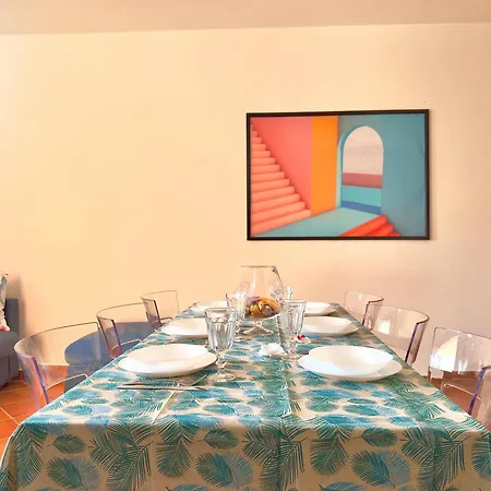 Porto Cervo Sleeps 6 - Pool, Parking & Wifi - By Coral Property *